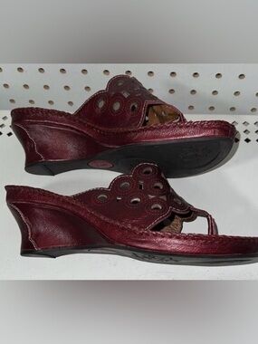Clarks Women's Burgundy Wedge Sandals. Size: 7